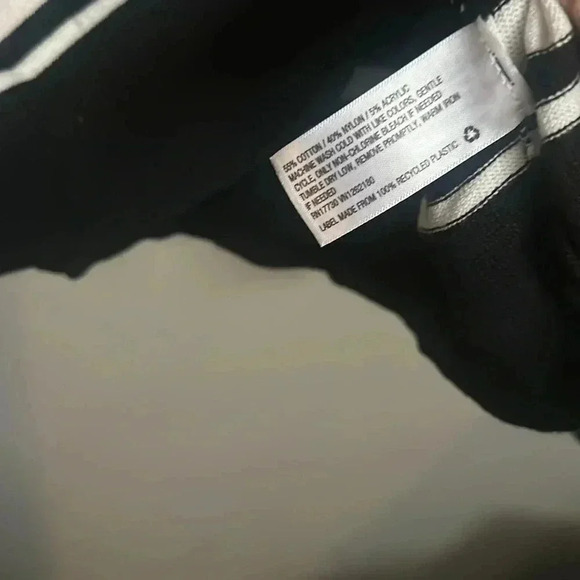 Ava & Viv Women's Plus Size Striped Long Sleeve V-Neck Pullover Sweater - Picture 5 of 8